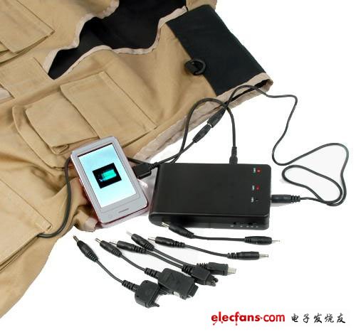 太陽能背心充電器，內(nèi)置有4塊太陽能電池板，可以產(chǎn)生8，800mAh的電流