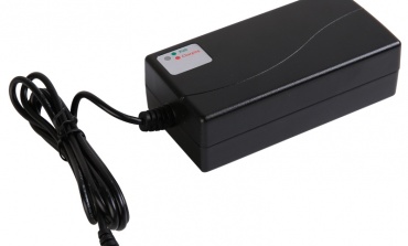 USB數(shù)據(jù)線專業(yè)充電器可適用于單節(jié)鋰電池、鎳氫電池充電
