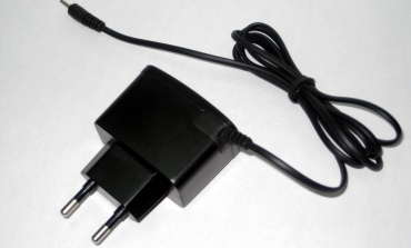 方便：手機(jī)、電腦、數(shù)碼相機(jī)通用充電器
